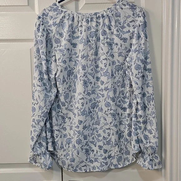 Dokotoo Floral Blue Blouse Top Size Large Worn 1 Time - Picture 8 of 13